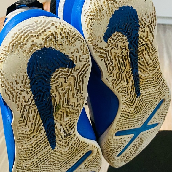 Nike kids Basketball shoes.Hustle D10CW6735.US 6.5.Black and blue.good condition - Picture 3 of 6